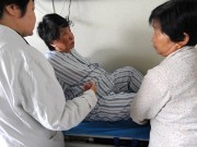 Bà bầu - Cãi lời bác sĩ để mang thai, bà mẹ 62 tuổi nhận về cái kết “ngọt lịm”