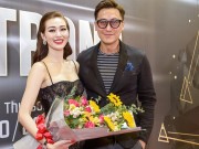 Làng sao - Tài tử TVB Mã Đức Chung mang hoa đến tặng Khánh My