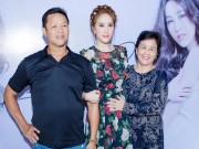 Làng sao - Bảo Thy tình cảm ôm bố mẹ trong ngày ra mắt sản phẩm âm nhạc mới