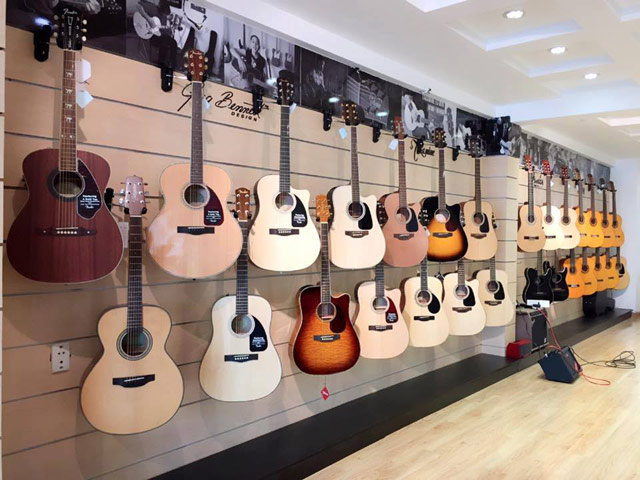 Mãn nhãn trước showroom nhạc cụ lớn nhất Việt Nam