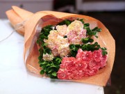 Nhà đẹp - 4 bước gói hoa cẩm chướng đơn giản tặng người thân yêu