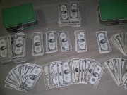 Tin tức - Nổi hứng dọn nhà, cặp vợ chồng sốc khi phát hiện 'kho báu'