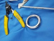 Tin tức - Dùng kìm cộng lực giải cứu chàng trai bị kẹt 'của quý' trong nhẫn kim loại