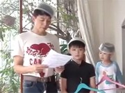 Clip Eva - Bài "diễn văn" hài hước của 3 bố con mừng sinh nhật mẹ