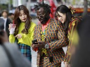 Thời trang - Mãn nhãn vì tín đồ thời trang khoe sắc tại Seoul Fashion Week