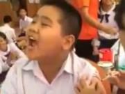 Clip Eva - Hài hước với biểu cảm "bá đạo" của cậu bé khi tiêm phòng
