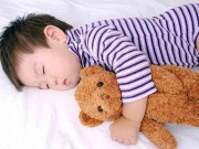 Làm mẹ - Vì sao những đứa trẻ ngủ trước 8 giờ tối luôn đạt chuẩn cân nặng?