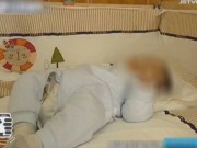 Làm mẹ - Thấy con ngủ li bì cả ngày, mẹ tá hoả phát hiện vali người giúp việc chứa "thuốc lạ"