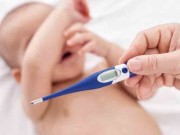 Làm mẹ - 8 cách hạ sốt cho trẻ tưởng đúng hóa lại khiến bệnh thêm nặng