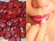 Làm đẹp - Lấy dầu gấc làm son dưỡng, môi lúc nào cũng hồng hào, căng mọng cả ngày