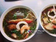 Món ngon Sài Gòn - Quán bún mắm đi qua nhìn tủ kính đã muốn vào, ngon nức tiếng Sài Gòn