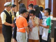 Bếp Eva - Gia Huy MasterChef nhí khóc nức nở ra về vì "gia đình không có phong tục ăn gỏi cuốn"