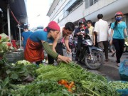 Mua sắm - Giá cả - Giá rau tăng vọt