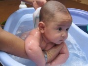 Làm mẹ - Bác sĩ chỉ ra 7 lý do không nên tắm cho trẻ ngay sau khi sinh