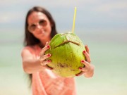 Bà bầu - Tiết lộ thời điểm trong ngày uống nước dừa tốt nhất cho mẹ bầu