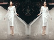 Thời trang - Á hậu Lệ Hằng hất tung váy khi làm vedette tại VIFW 2016