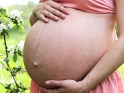 Bà bầu - Đường sọc nâu mẹ bầu nào cũng có trên bụng tiết lộ điều gì?