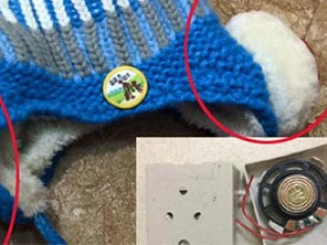 Cảnh giác mũ len gắn thiết bị lạ ảnh hưởng đến khả năng nói của trẻ