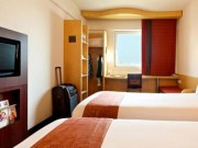 Tin tức - Khách nữ tá hỏa phát hiện khách sạn cài máy quay lén chiếu thẳng giường