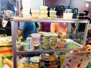 Bếp Eva - Cầm 20 nghìn sang quận 4, ăn hết 3 món flan, tàu hũ Singapore béo ngậy vẫn thừa tiền