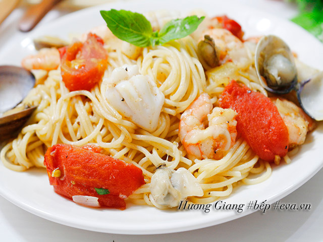 Mỳ Ý xào hải sản thơm ngon ai ăn cũng thích