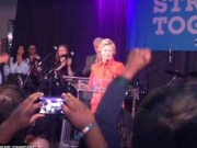 Tin tức - Bà Clinton "khóc không ngừng" khi biết tin thua ông Trump