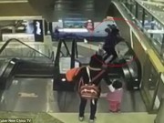 Tin trong nước - Video sốc: Bà tuột tay làm rơi cháu 4 tháng tuổi từ thang cuốn tầng 3 xuống đất