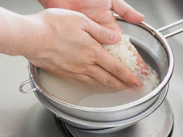 Nhiều chị em không biết mình vẫn nấu cơm sai cách!
