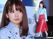 Làng sao - Diện váy ren xuyên thấu, Park Shin Hye khoe đôi chân dài lấp ló