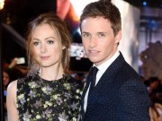 Xem & Đọc - Tài tử "Cô gái Đan Mạch" tình tứ, âu yếm bên vợ bầu xinh đẹp