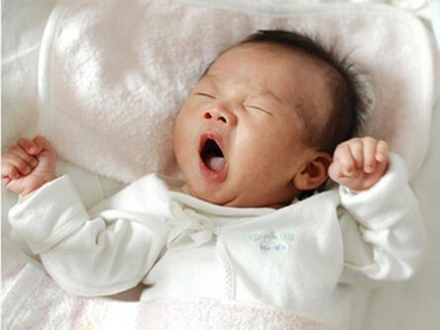 Bé sơ sinh mới chào đời đã là trẻ thông minh nếu có những đặc điểm này