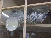 Tin tức - Mạng xã hội giải cứu bà mẹ đang 'bó tay toàn tập' nhìn cả tủ bát sắp rơi