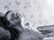 Tin tức - Bé 4 tuổi quằn quại chống lại ung thư trong những bức ảnh cha chụp khiến bao người rơi lệ đã qua đời