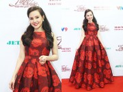 Làng sao - "Gái một con" Vy Oanh trốn con đi hát, đẹp tựa công chúa