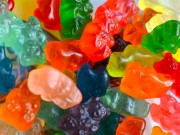 Bếp Eva - Sự thật về những viên kẹo dẻo con bạn vẫn thích mê