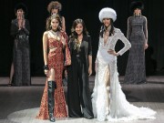 Thời trang - Lan Khuê nhường vedette cho Hoàng Thuỳ để catwalk lạnh lùng thế này đây