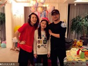 Làng sao - "Mẹ kế" Chương Tử Di vui vẻ tổ chức sinh nhật cho con riêng của chồng