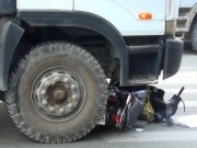 Tin tức - Con rể chết lặng bên thi thể mẹ vợ dưới bánh xe ben