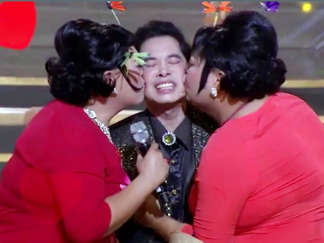 Ngọc Sơn bối rối vì bị "hai cô tiên" mập mạp cưỡng hôn