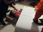 Clip Eva - Giải cứu bé gái Trung Quốc 2 tuổi bị kẹt trong máy giặt