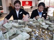 Tin tức - 'Đại gia' đánh xe chở 1,3 tỷ tiền lẻ nặng nổ cả lốp, đi sắm xế sang