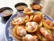 Món ngon Sài Gòn - Đi ăn hàng bánh khọt vỉa hè có tôm nhảy 