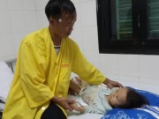 Tin tức - Xót lòng bé gái 3 tuổi suy dinh dưỡng có thể bị cắt cụt chân