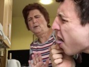Clip Eva - 65 triệu người thích thú với màn chơi "lầy" của 2 bà cháu