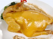 Bếp Eva - Đây chính là mẹo luộc gà vàng ươm, căng bóng các nhà hàng vẫn giấu bí quyết