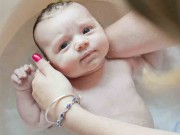 Làm mẹ - Cách tắm cho trẻ sơ sinh mùa đông chuẩn từng bước một để không gây hại sức khỏe