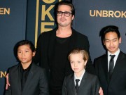 Làng sao - Pax Thiên bỏ về  giữa chừng trong buổi gặp Brad Pitt để điều trị tâm lý