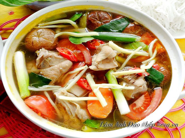 Lẩu gà lá chanh ấm áp cho cuối tuần