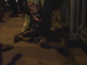 Tin tức - Vợ giận chồng định nhảy cầu tự tử, con trai 3 tuổi túm chân mẹ gào khóc