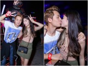 Làng sao - Vợ chồng Đăng Khôi "trốn con" đi nghe nhạc, hôn nhau đắm đuối trước mặt mọi người